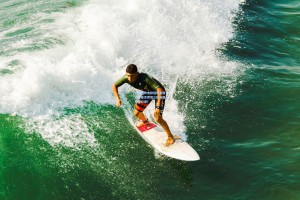 哈兰德冲击欧冠新里程碑，能否实现三队连珠传奇纪录？